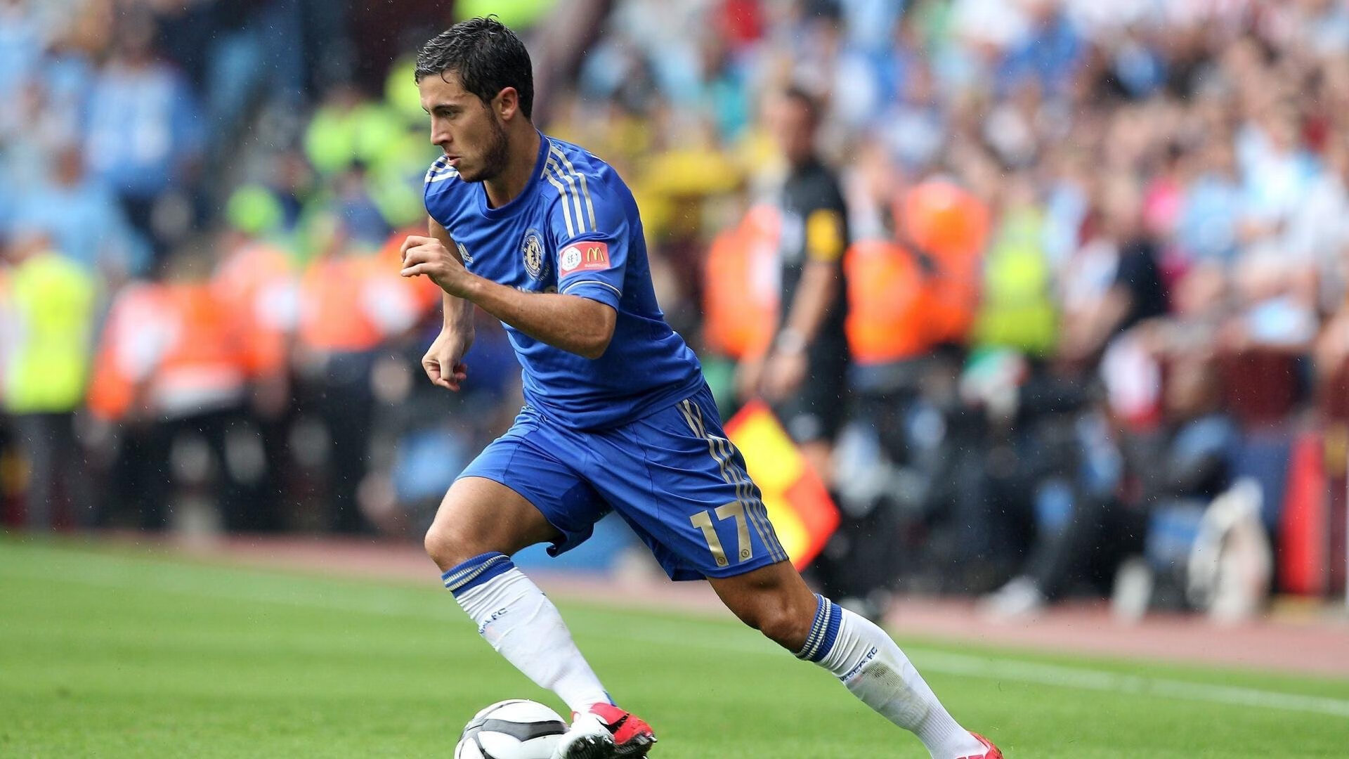 熊猫体育-骑士单节狂飙拉开独行侠，武切维奇欧冠半决赛接管比赛，双线战场的统治力